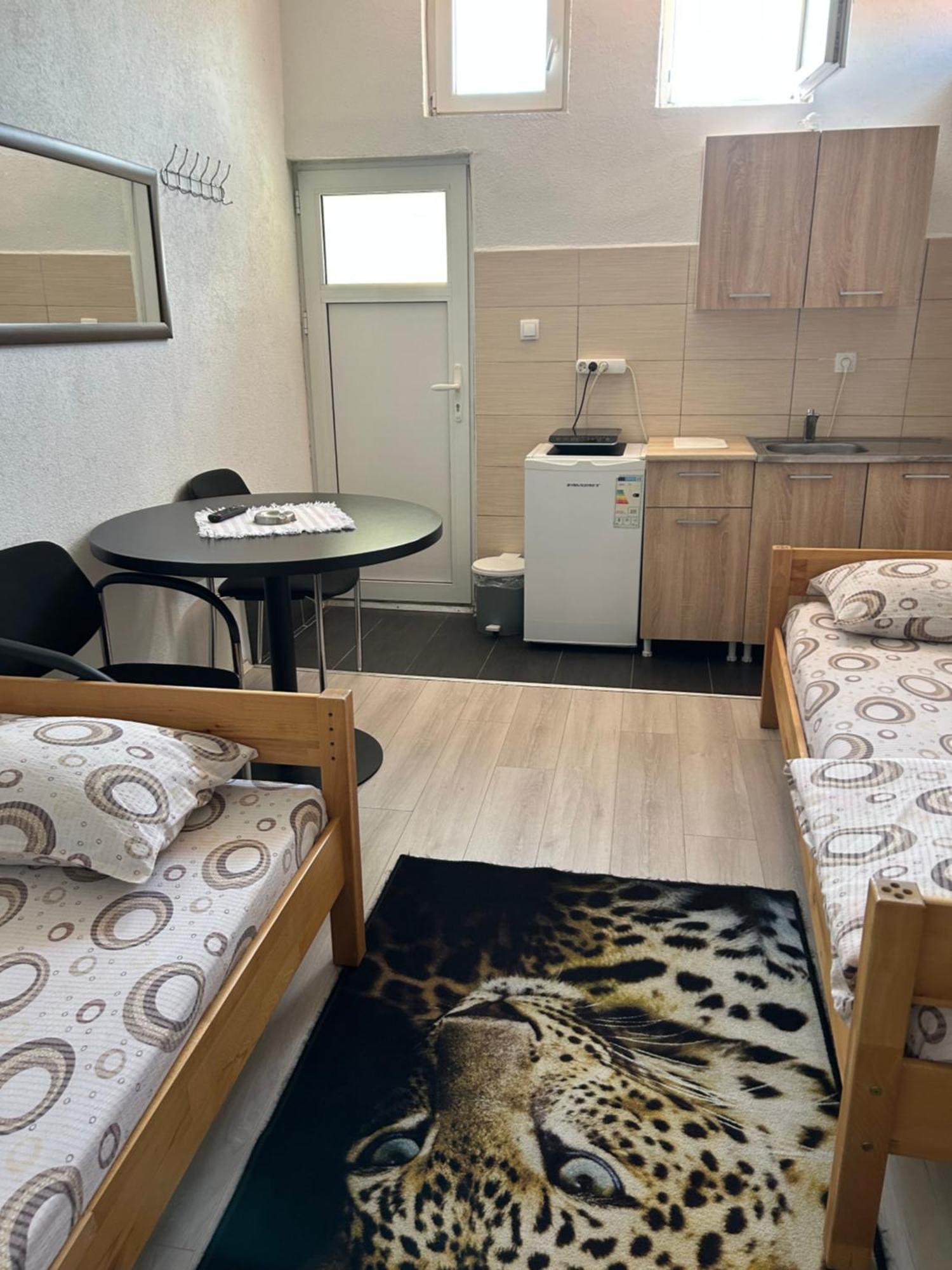 Apartmani & Restoran -S O K O- Sjenica Bagian luar foto